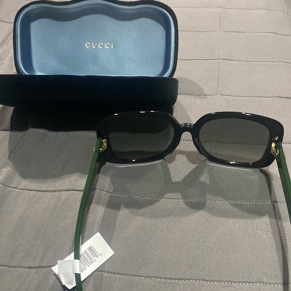 Black Gucci glasses - Picture 3 of 5